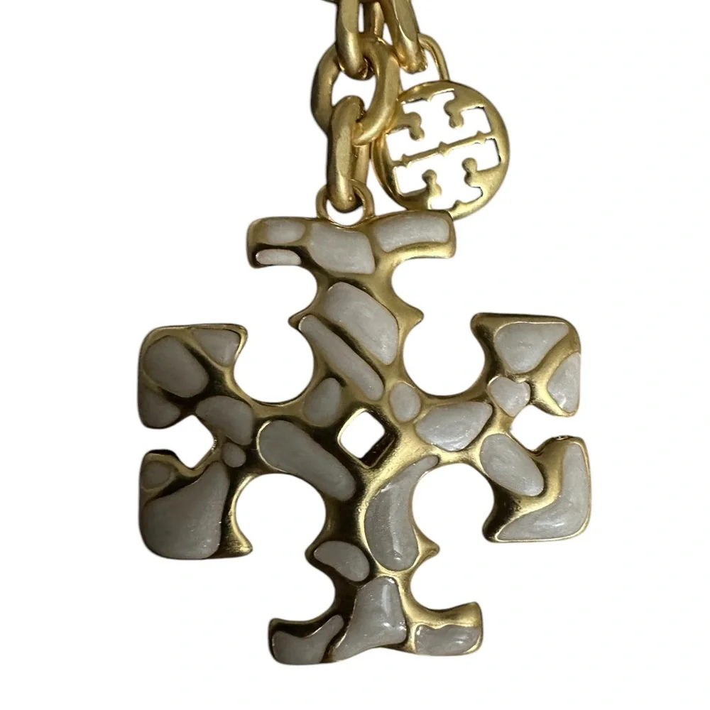 New Tory Burch Carved Kira Logo Key Fob, Keychain i. Gold tone